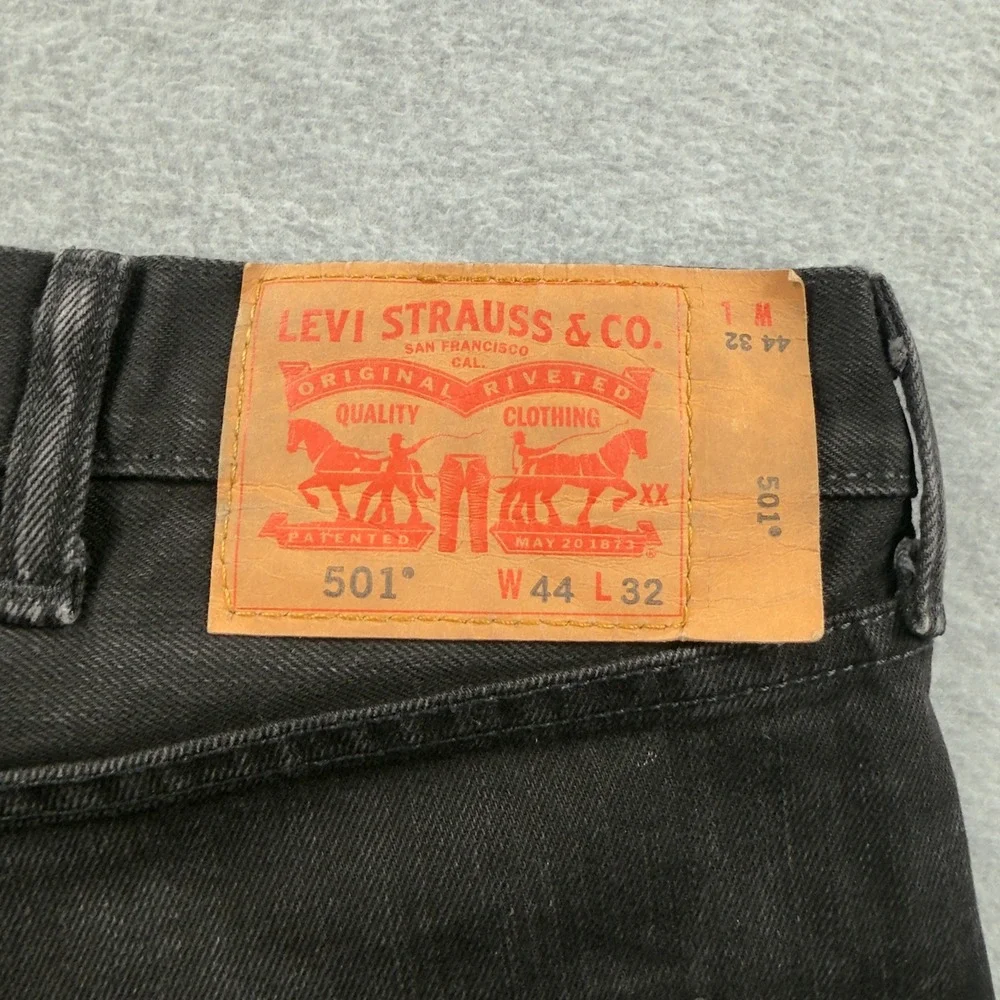 Levi's 501 Original Fit Jeans Mens 44x32 Black Straight Leg Button Fly Denim